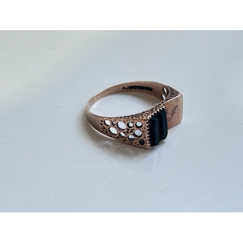 14 - 9 Carat Gold Signet, with full British hallmarks set with dual onyx stones. Gross weight 2.41g