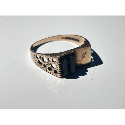 14 - 9 Carat Gold Signet, with full British hallmarks set with dual onyx stones. Gross weight 2.41g