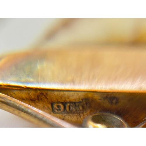 16 - Sharks tooth in a 9 Carat gold mount, stamped to shoulder