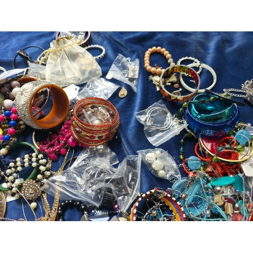 38 - Large quantity of costume jewellery