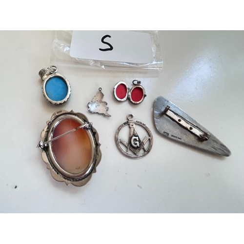 42 - Various Sterling Silver Collectable items, including cameo and other brooches, enamel pin of Britain... 