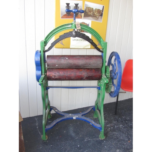 85 - Large Antique Mangle. working perfect.