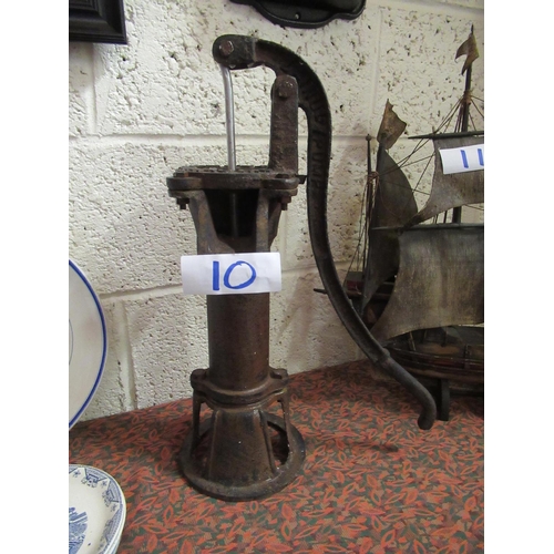 10 - Cast iron water table pump. H:52cm.