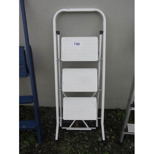 140 - Small step ladder.