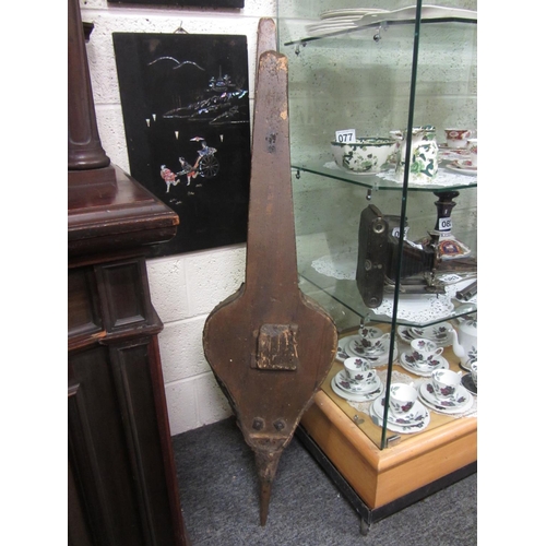 68 - Large Antique Fire bellows. H:145cm.