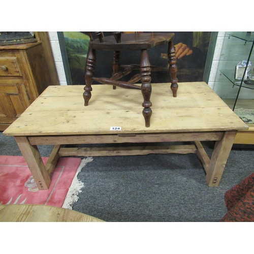 124 - Good antique pine stretcher base coffee table. Top:145cm x 80cm.