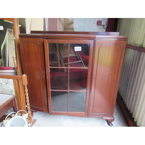 19 - Good edwardian mahogany 3 door display cabinet / floor bookcase.   H:120cm, W:115cm, D:33cm.