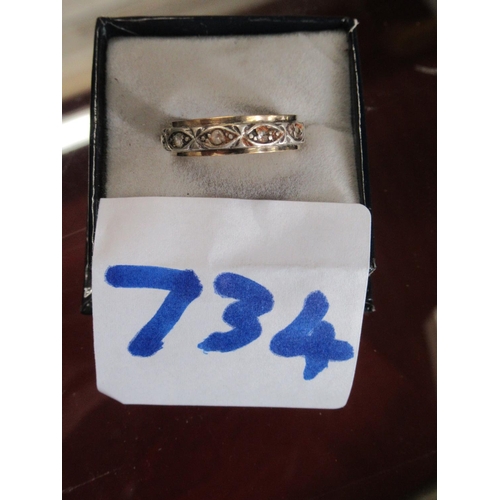 734 - 9ct gold ring.