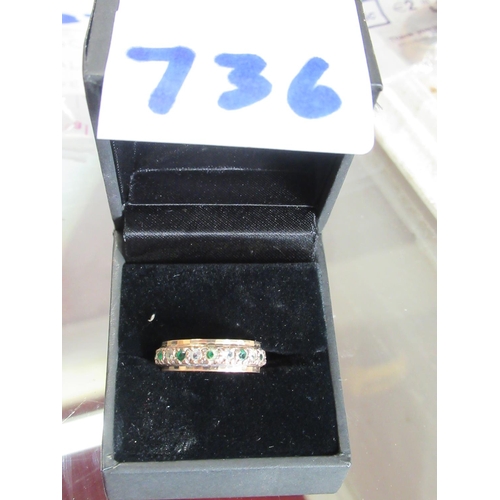 736 - 9ct gold ring.