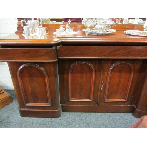 333 - Very fine Victorian mahogany mirror back sideboard with 4 cupboard doors and 3 drawers..  H:208cm, W... 