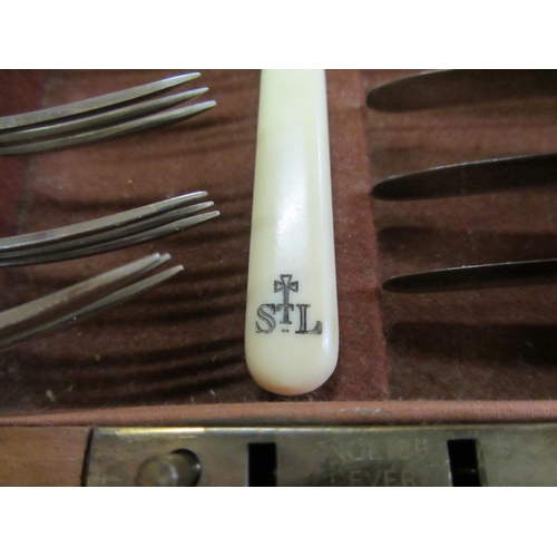 390 - Case set of canteen of cutlery inscribed St L.