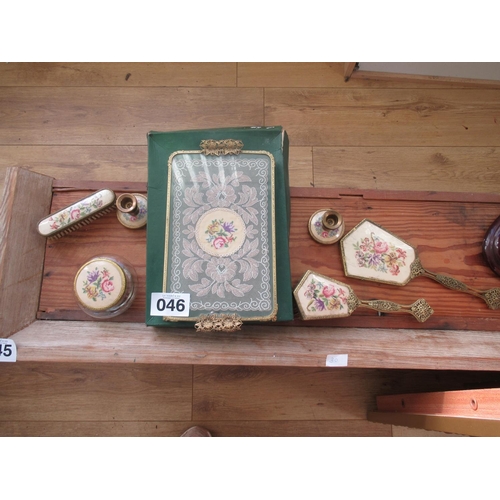 46 - Antique Ladies Dresng Table Set