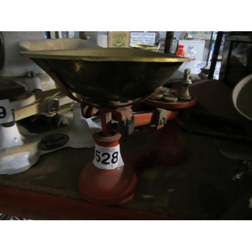 528 - Antique Scales with weights 'The Viking' -Rd