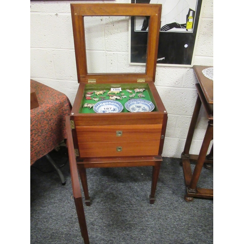 189 - Mahogany lift up display case with fitted drawers. H:77cm, W:50cm, D:47cm.