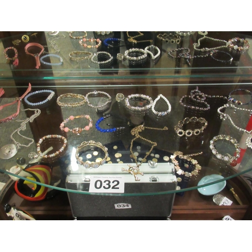 Lot 32        
