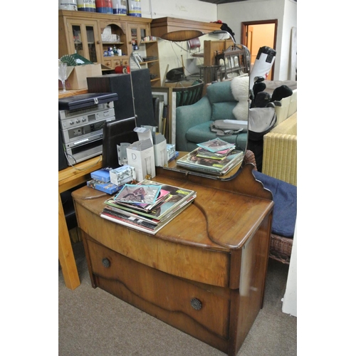 423 - A vintage/ retro mirror back dressing table.