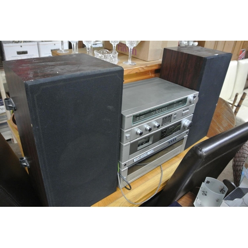 426 - A Toshiba Stereo sound system.