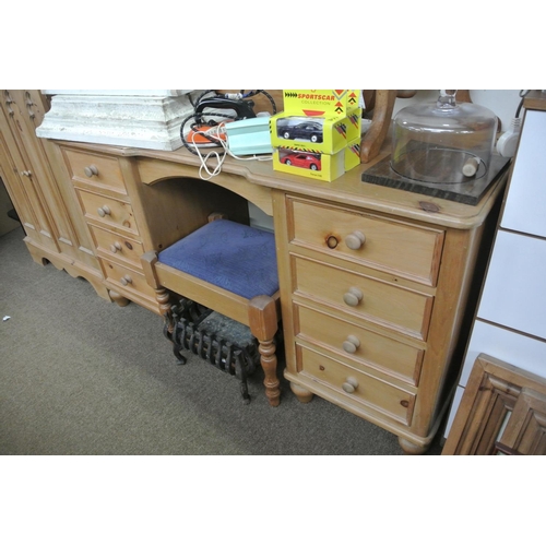 48 - A pine dressing table.