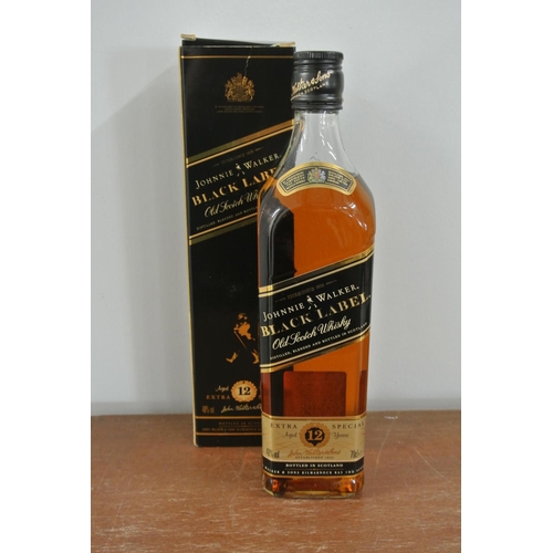 228 - A 70cl bottle of Johnnie Walker Black Label old Scotch whisky, extra special 12 year old, in origina... 