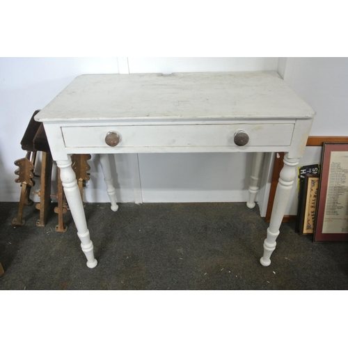 256 - An upcycled desk with 2 drawers.