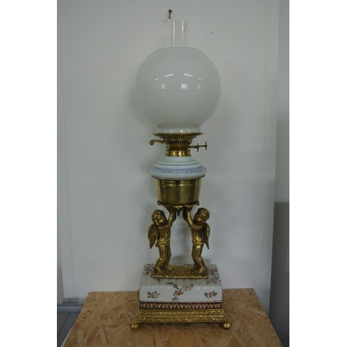 405 - A stunning antique oil lamp with brass cherub base.