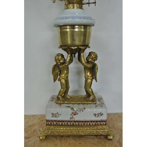 405 - A stunning antique oil lamp with brass cherub base.