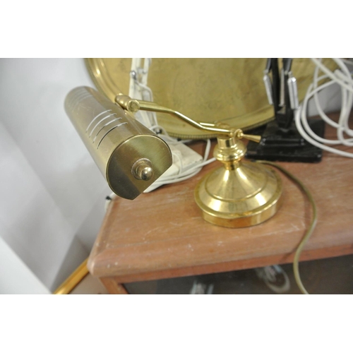 94 - A vintage brass banker lamp.