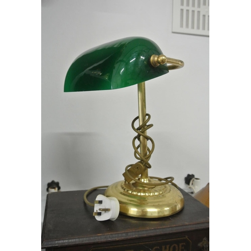 106 - A vintage bankers lamp