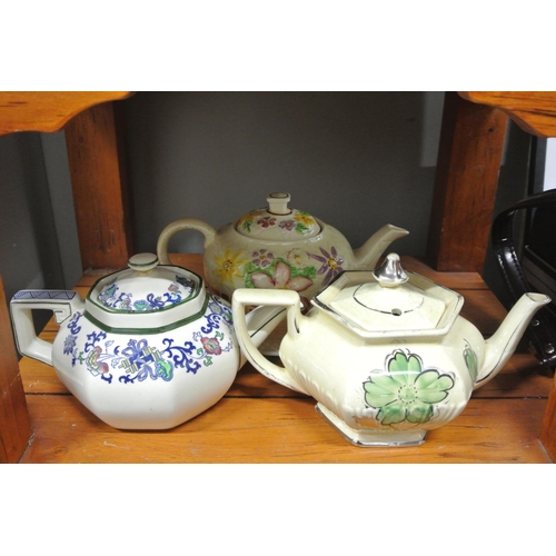 138 - A collection of 3 teapots