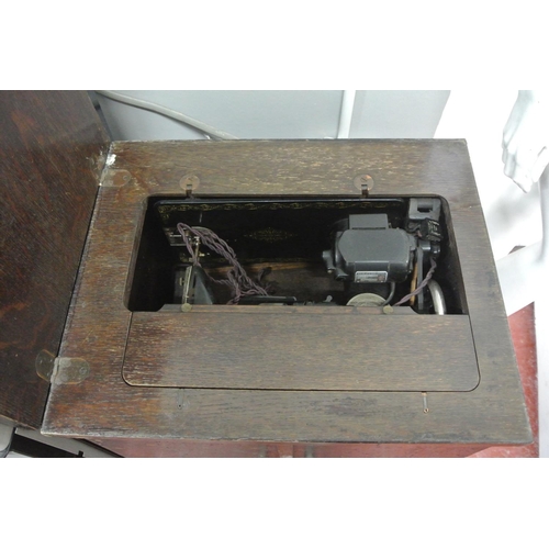 192 - An antique Singer cabinet sewing machine.