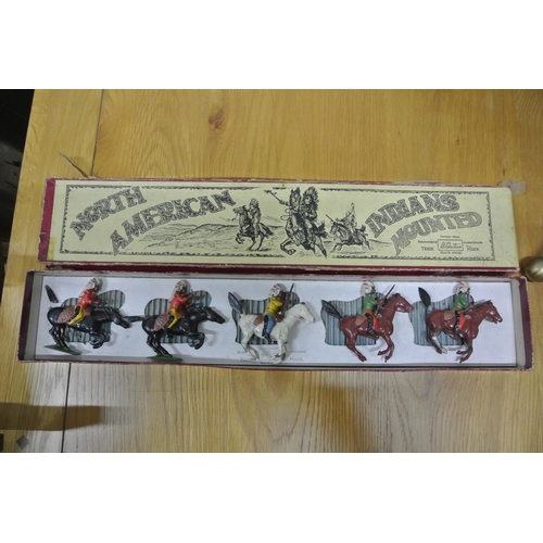 197 - A vintage boxed Britain's no 152 'North American Indians Mounted' set of toys