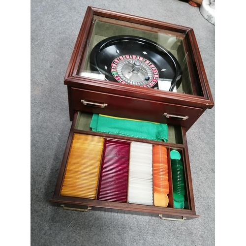 207 - A stunning vintage cased Italian Roulette with folding game board, counters/ chips & fitted case.