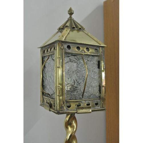 167 - A vintage brass table lamp, modelled as a gas street lamp.