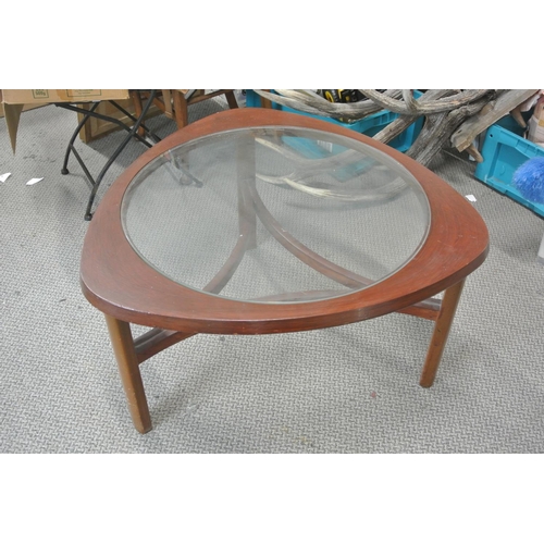 199 - A vintage/ retro glass topped coffee table.