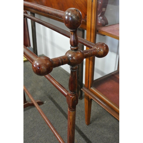 406 - An antique wooden towel rail.