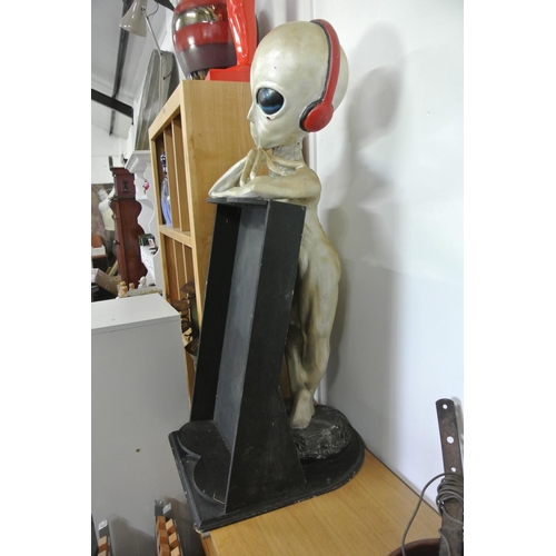 411 - An unusual Alien display board.