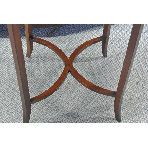 431 - A stunning antique/ Edwardian circular topped occasional table with inlaid design.