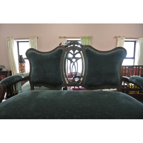 111 - An antique/ Edwardian 3 piece suite to include pair of armchairs & matching 2 seater sofa.