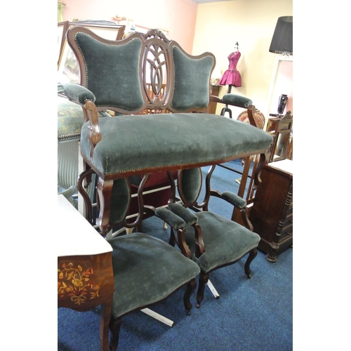 111 - An antique/ Edwardian 3 piece suite to include pair of armchairs & matching 2 seater sofa.