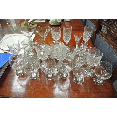 417 - An assortment of various glassware/ crystal.