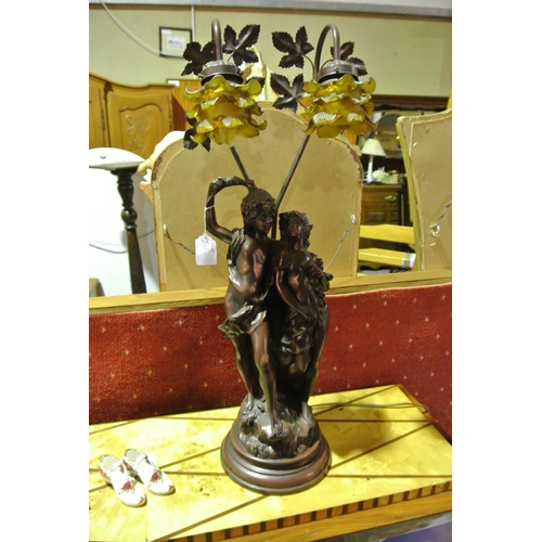 913 - An antique style bronze effect table lamp.