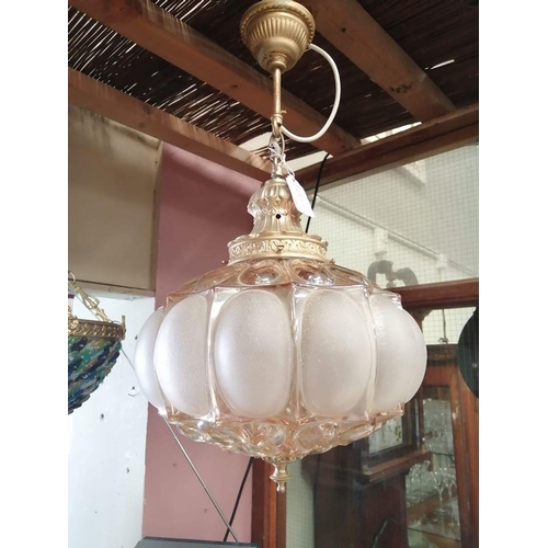 995 - A decorative pendant light with decorative glass shade.