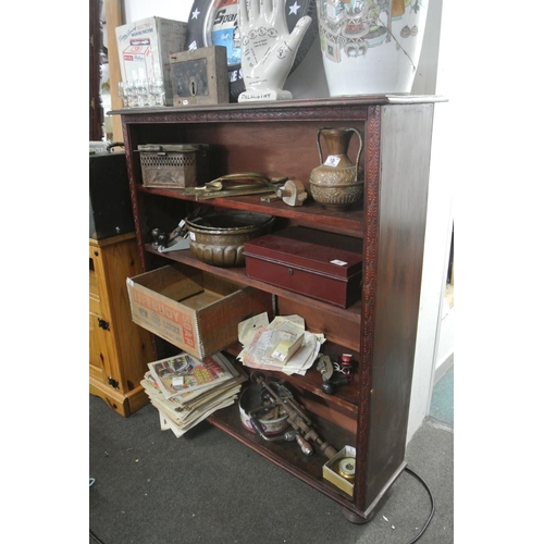 14 - An antique carved bookcase with adjustable shelves & decorative design, measuring 109x122x29cm.