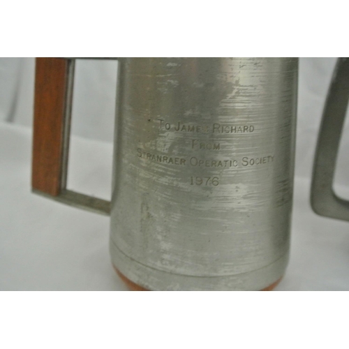 622 - 2 vintage/ retro tankards.