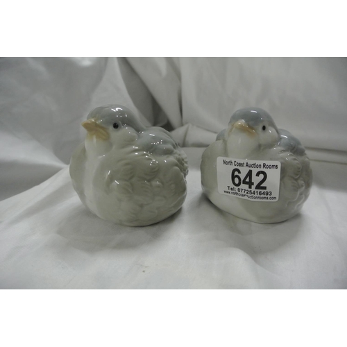 642 - A pair of ceramic birds.