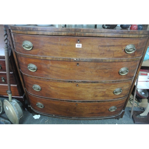 655 - A stunning Georgian bow fronted chest of drawers.