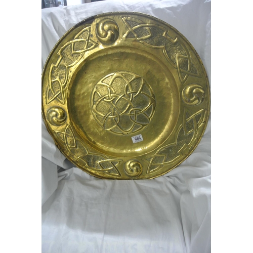 666 - A large vintage brass charger/ plaque with decorative Celtic design.