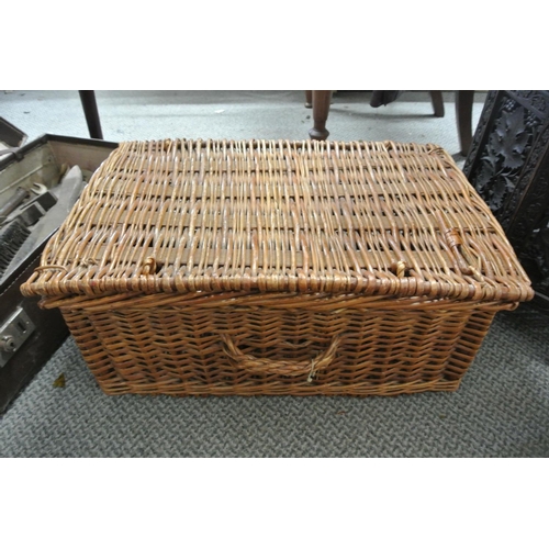 605 - A wicker picnic basket.