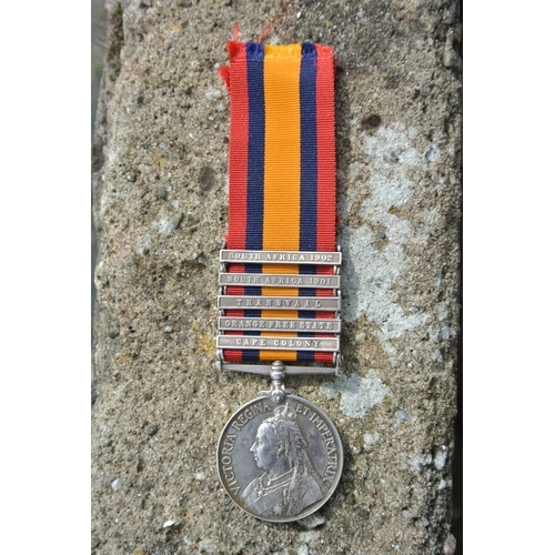 633 - A stunning Victorian Queen's South Africa Medal,engraved '3606 - PTE A ROBERTS - 1st R INNIS FUS' (1... 