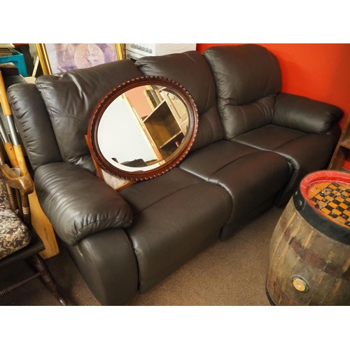 478 - A 3 piece leather suite, to include sofa & 2 armchairs.